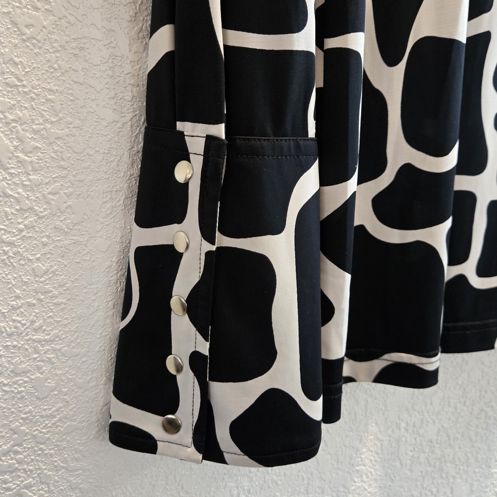 Newport News Giraffe Print Blouse Women's Small Black White Button Front Shirt - Picture 10 of 16